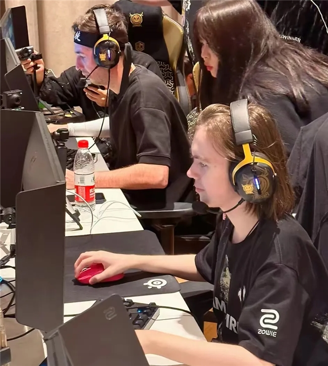 LCK夏季赛第五周结束：GEN十胜零负领衔积分榜