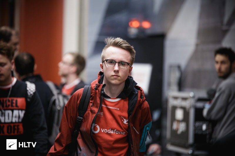 【LPL战报】V5 2-0 RNG：Photic五杀泽丽成功终结RNG连胜