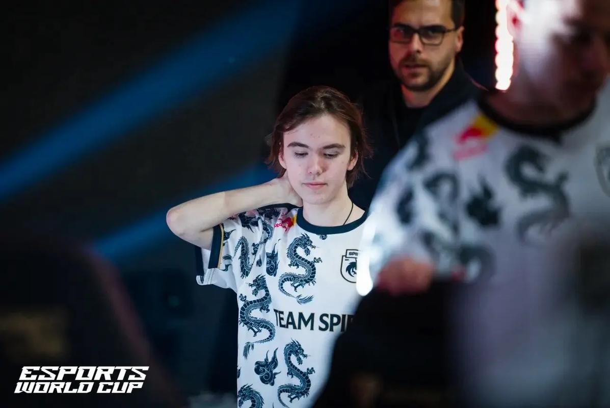 LCS赛区的FlyQuest战队今日官宣了S12冠军教头Ssong的加入，新赛季Ssong将担任Fly战队主教练