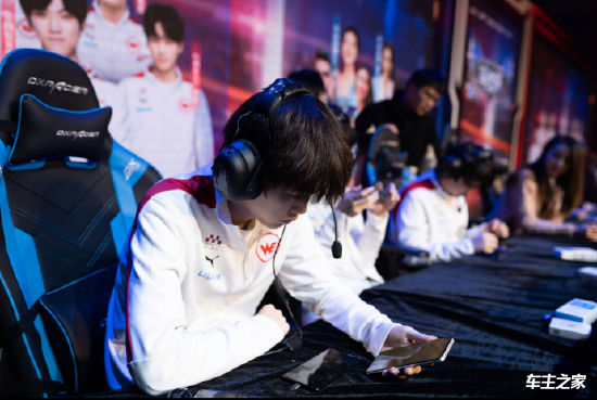 B8 , Heroic , 和 NRG 在 BLAST.tv Austin Major 2025 第一阶段的首轮比赛中获胜
